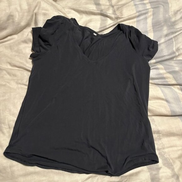 Lululemon T shirt size medium - Picture 2 of 2